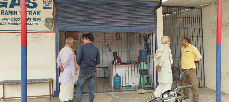 गैस सिलिंडर की कीमतें बढ़ीं, ग्राहक परेशान