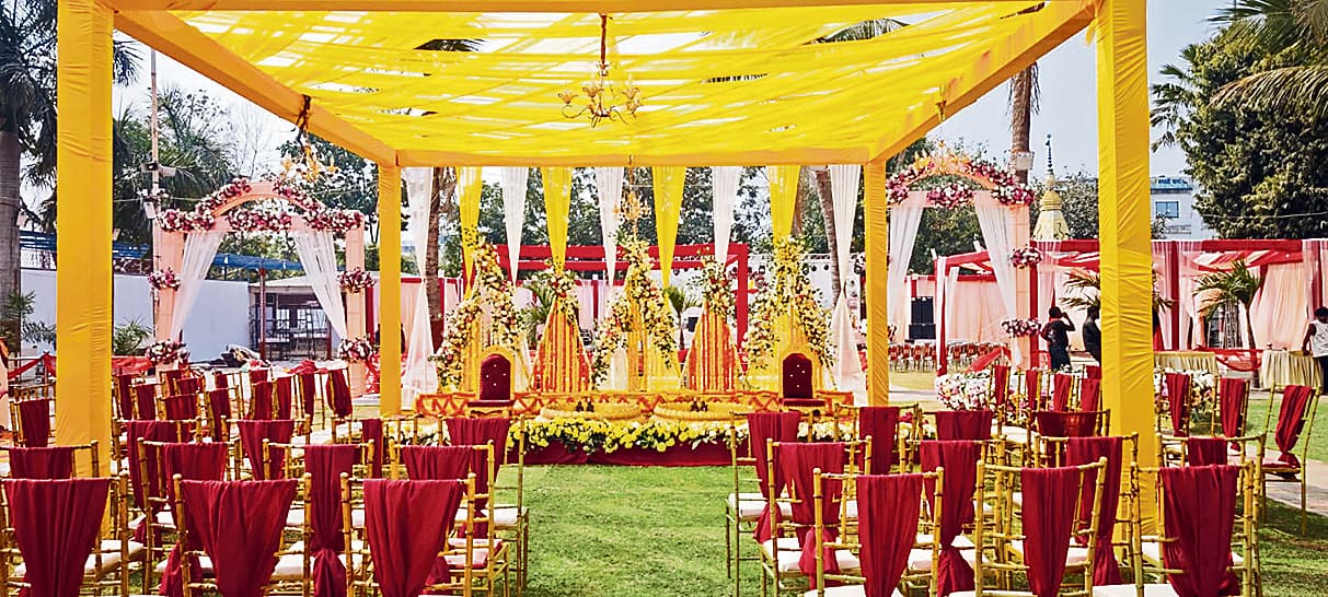 विदेशी टूरिस्ट घटे, अब शादियों के बाजार के भरोसे टिका कारोबार