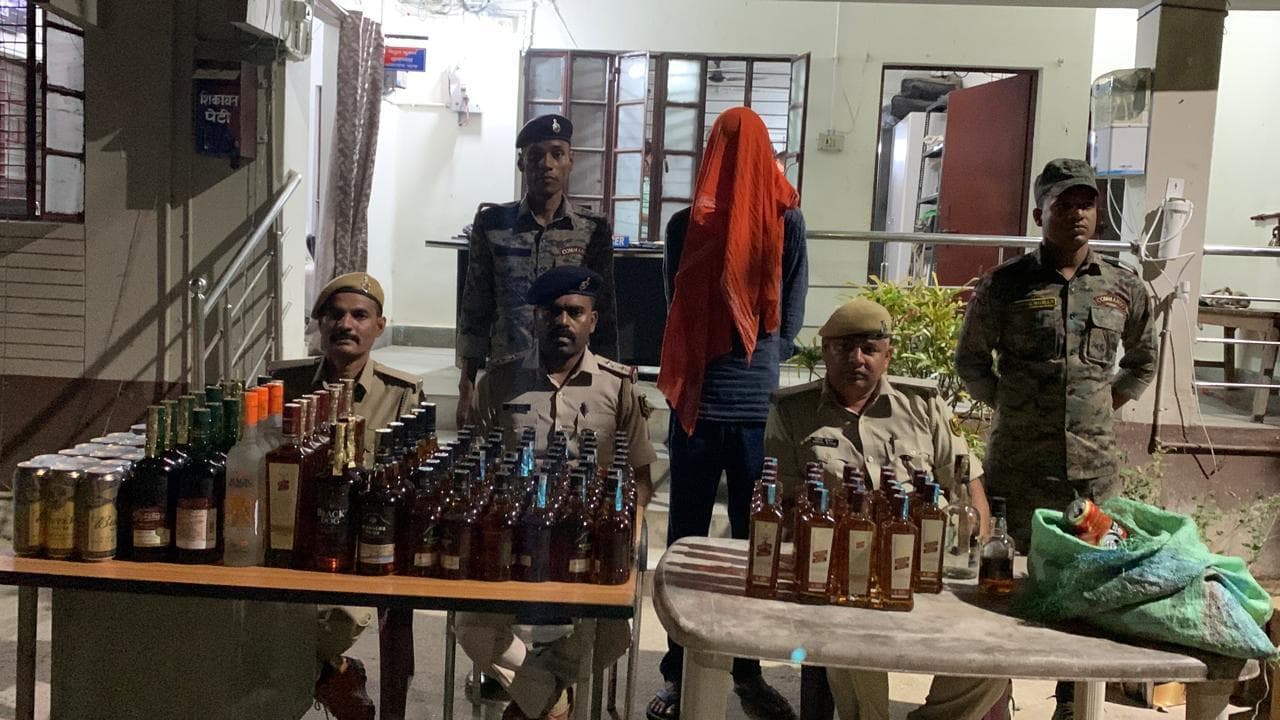 ढाबा की आड़ में तस्करी, 61 लीटर शराब जब्त, संचालक फरार