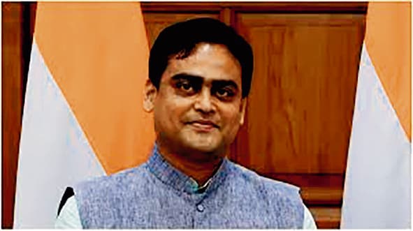 शांतनु ठाकुर से तृणमूल विधायक ने की मुलाकात