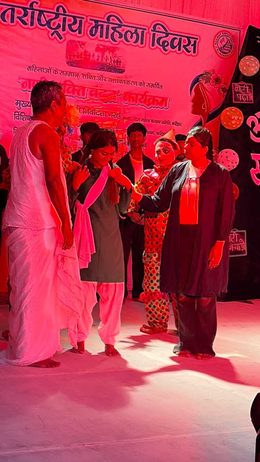 उदास मत हो चिन्नी, नाटक का किया मंचन, डीआरएम रहे मौजूद