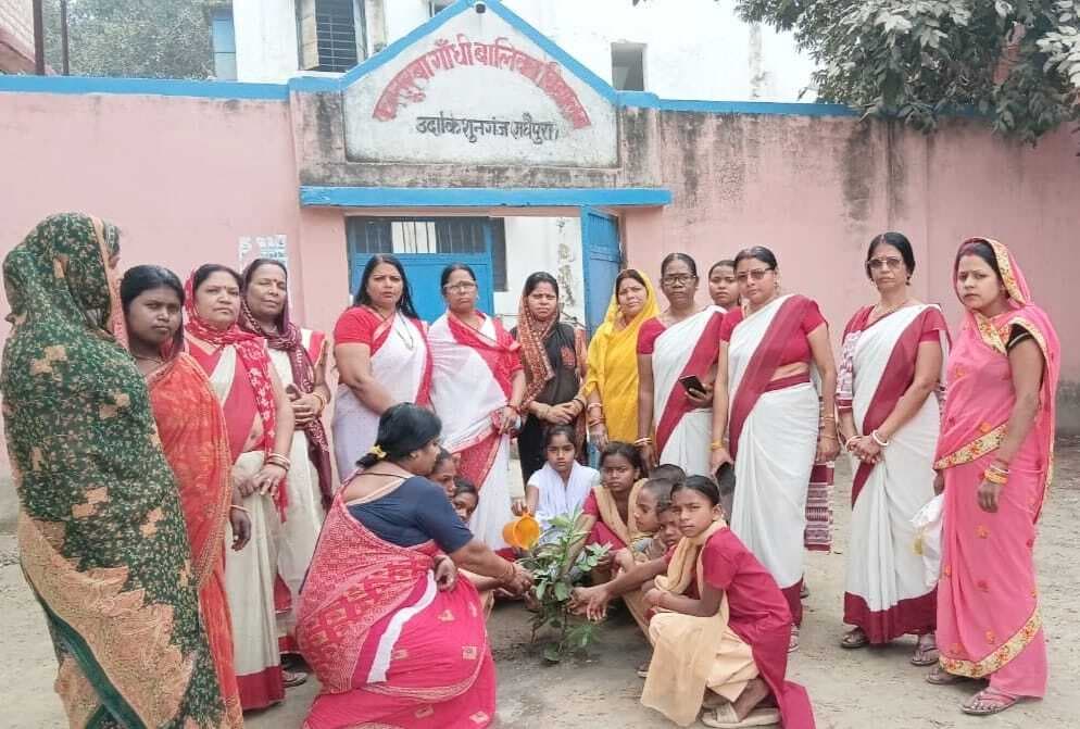 एक पौधा बेटी के नाम अभियान के तहत किया पौधरोपण