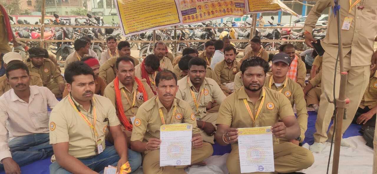 ड्राइवर एसोसिएशन ऑफ बिहार प्रदेश के आह्वान पर चालकों ने दिया धरना