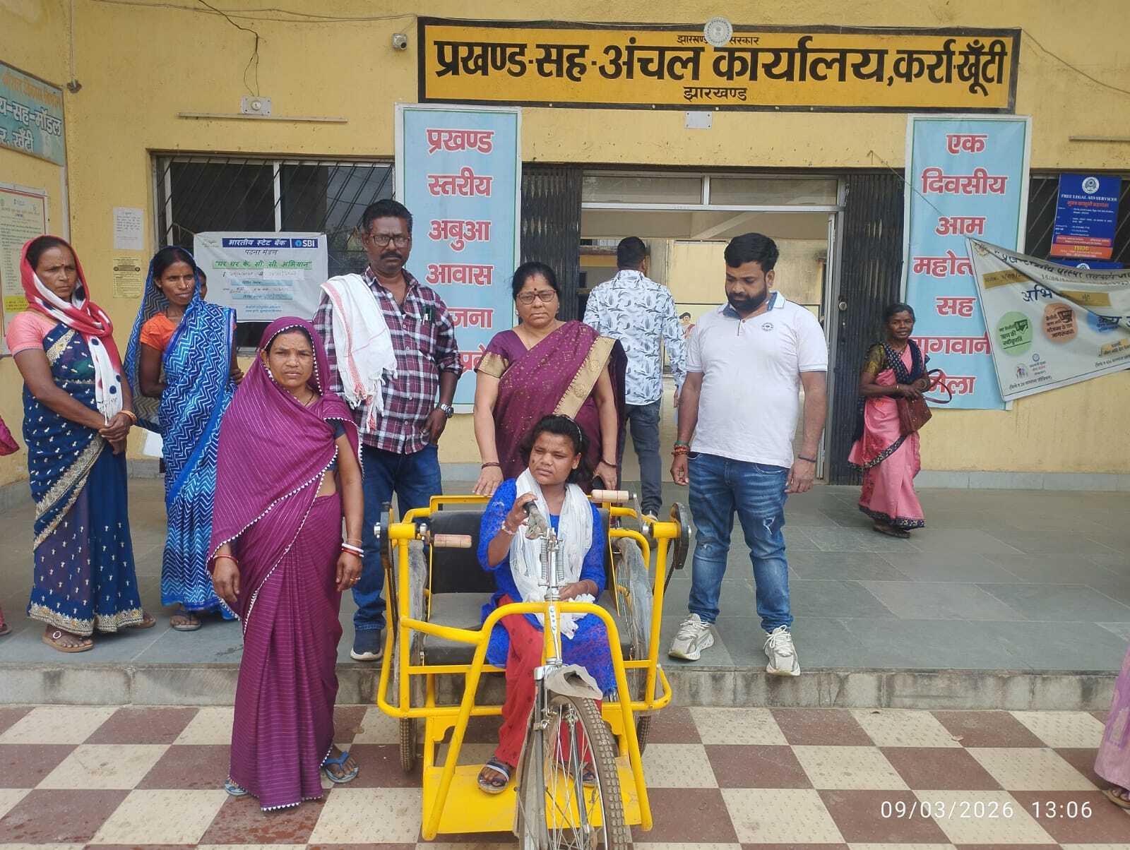 दिव्यांग छात्रा को मिली ट्राइसाइकिल