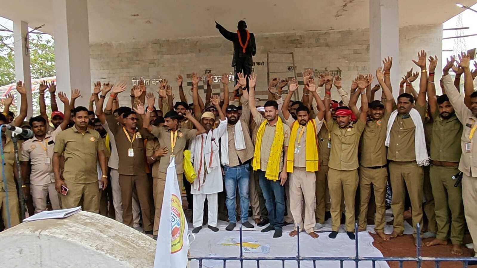 दस सूत्री मांगों को लेकर ड्राइवर एसोसिएशन ने दिया धरना