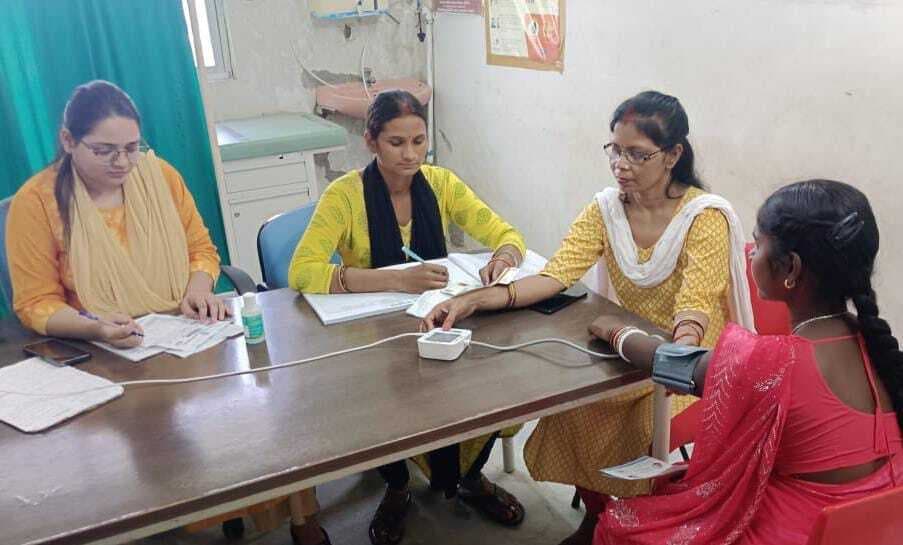 Deoghar news : शिविर में 96 गर्भवती महिलाओं की हुई स्वास्थ्य जांच, पांच के हीमोग्लोबिन कम पाये गये