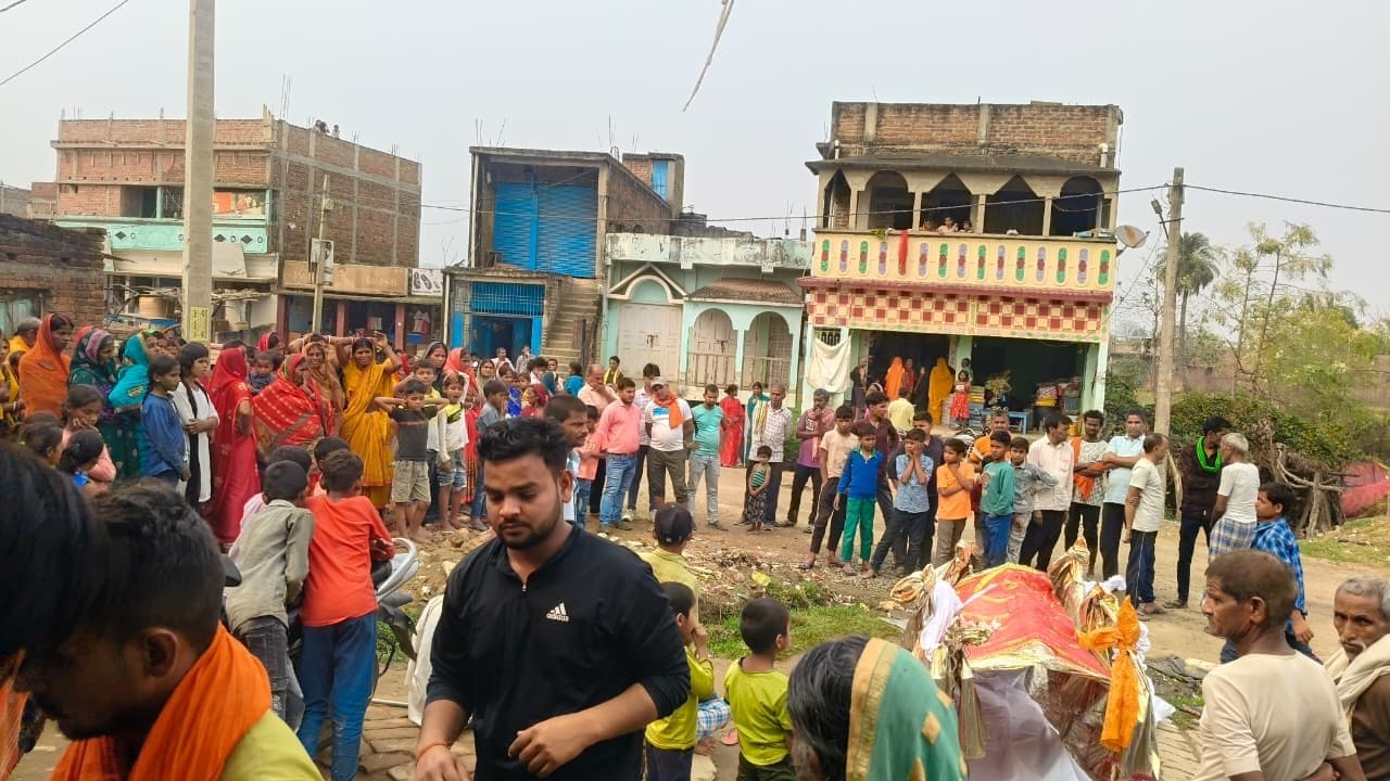 Giridih News :युवक का शव पहुंचा गांव, पसरा मातम