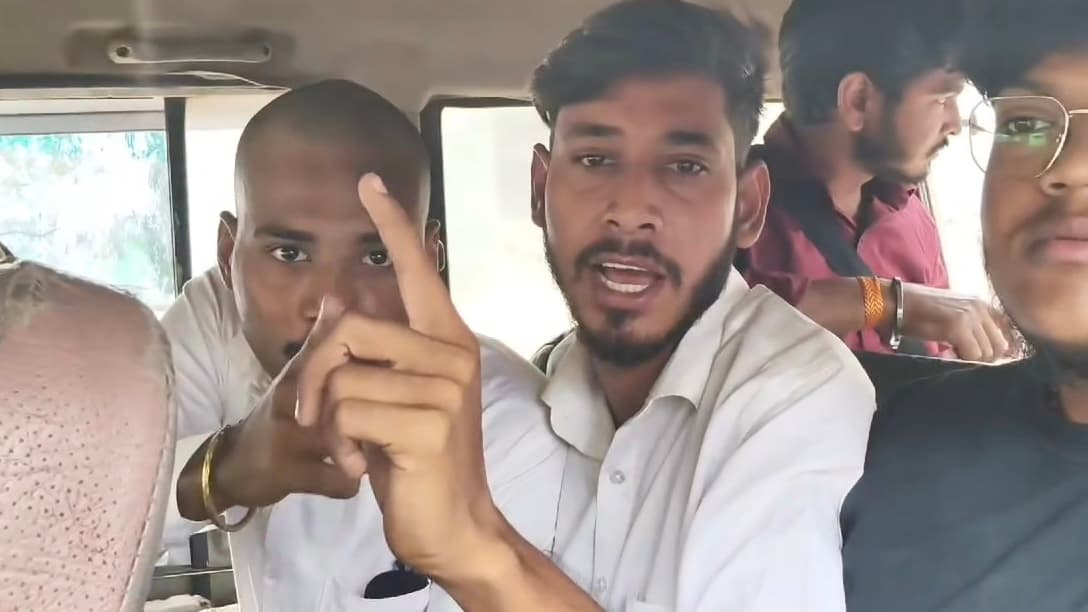 Giridih News :एवीबीपी ने गिरिडीह कॉलेज में की तालाबंदी, पांच हिरासत में