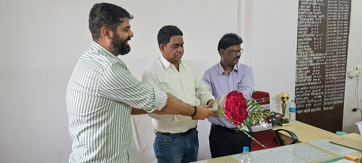 महागामा में खगेन महतो ने प्रभारी सीओ के रूप में ग्रहण किया पदभार