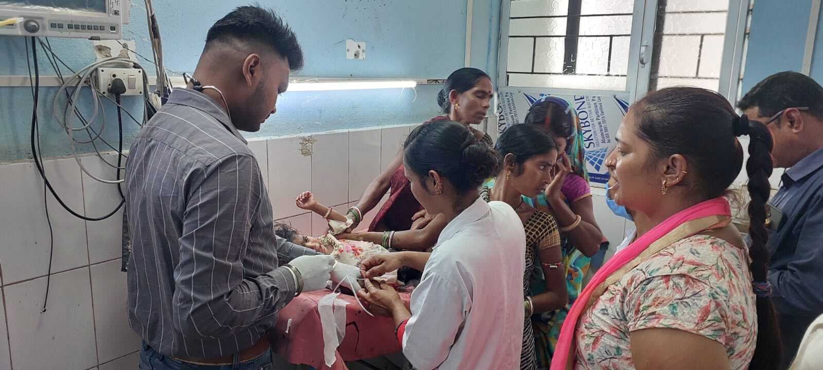 कीटनाशक दवा खाने से ढाई वर्षीय बच्ची की हालत बिगड़ी