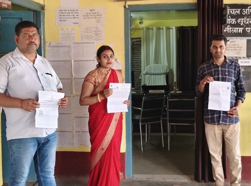 सीओ व आरओ की हड़ताल से प्रमाणपत्र बनवाने आये अभ्यर्थी बैरंग लौटे
