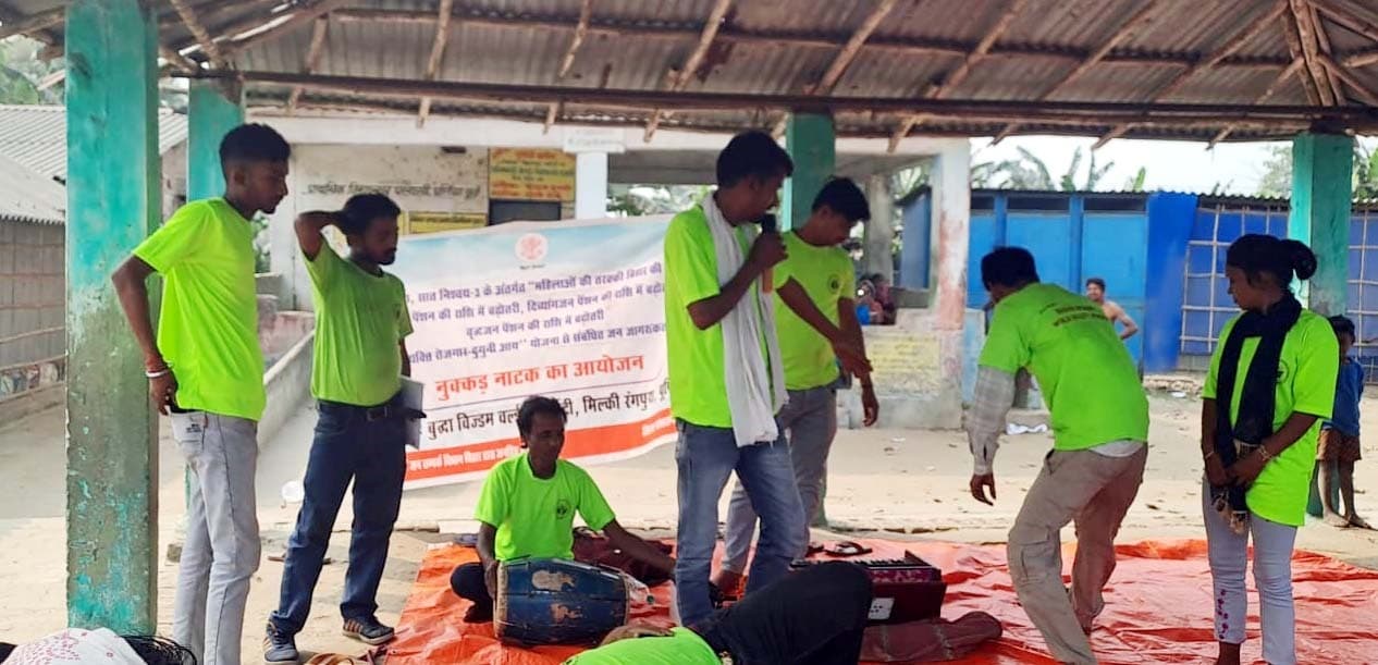 नुक्कड़ नाटक से एससी-एसटी व महादलितों को किया जागरूक