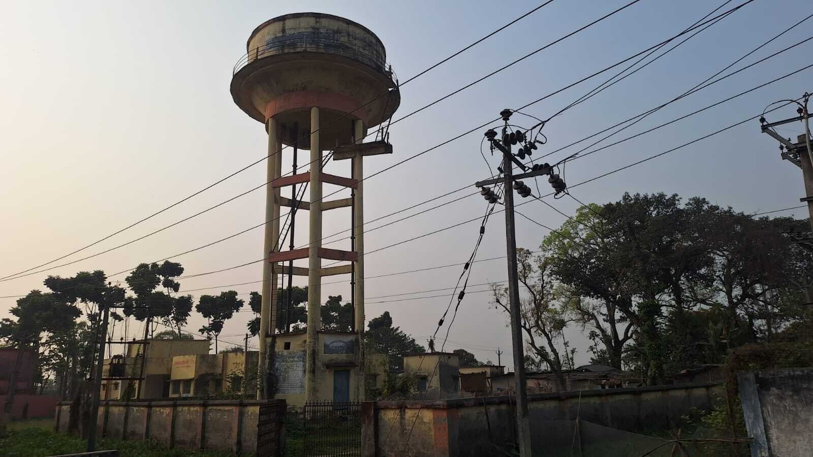 पीएचईडी पानी टंकी से वाटर सप्लाई बंद, ग्रामीणों में आक्रोश