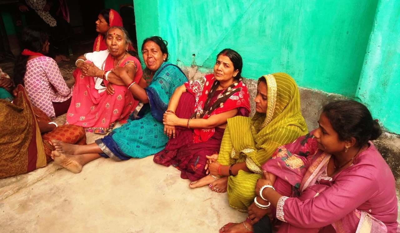 सड़क किनारे खड़ा होकर बरात देख रहे युवक को वाहन ने रौंदा, मौत