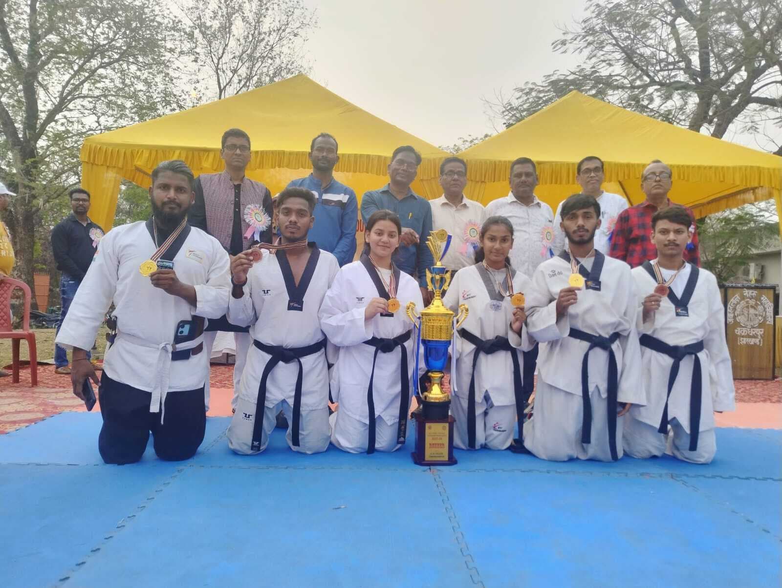 Kolhan university inter college taikwando championship : को-ऑपरेटिव कॉलेज के खिलाड़ियों ने जीते छह पदक