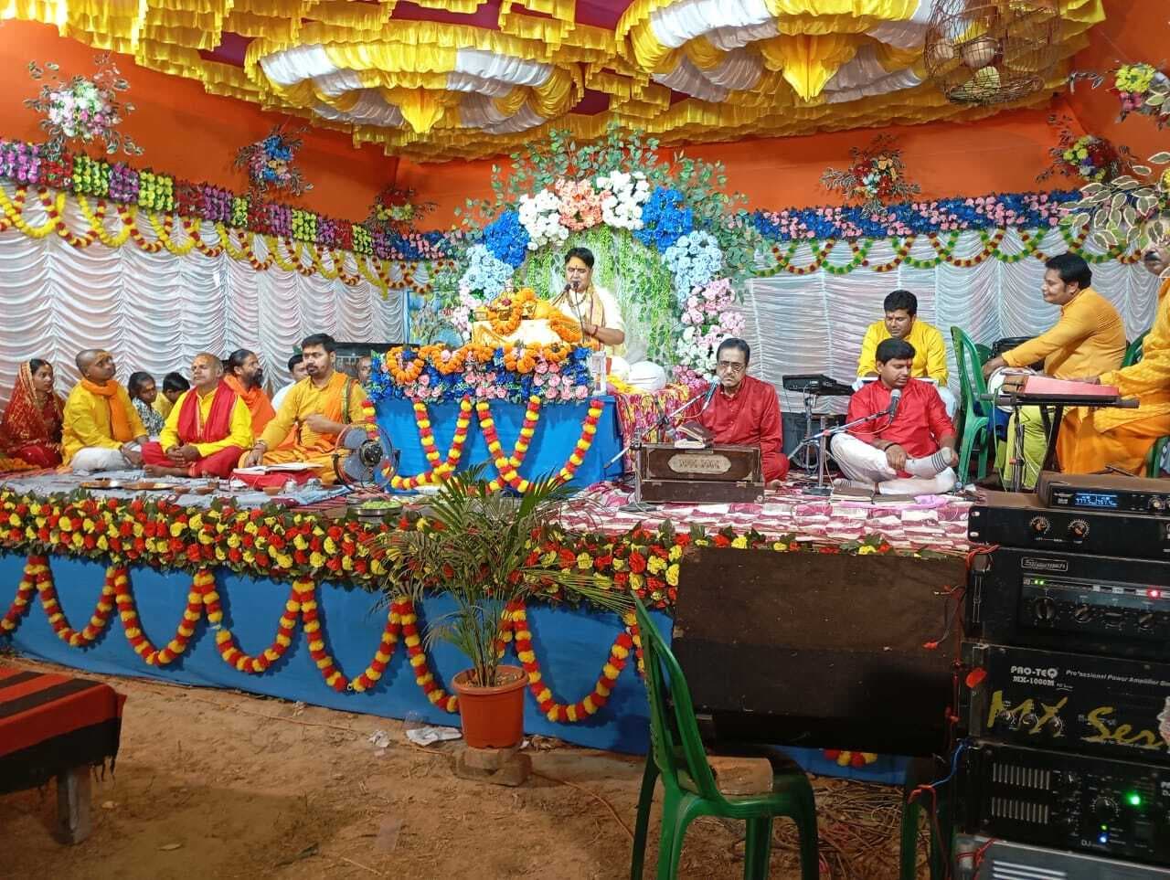 जीवन में सफल होना है, तो अहंकार व इंद्रियों पर करें नियंत्रण : कथावाचक