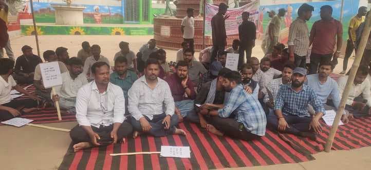 गोड्डा में प्रशिक्षित शिक्षक संघ ने दिया धरना, निकाली रैली