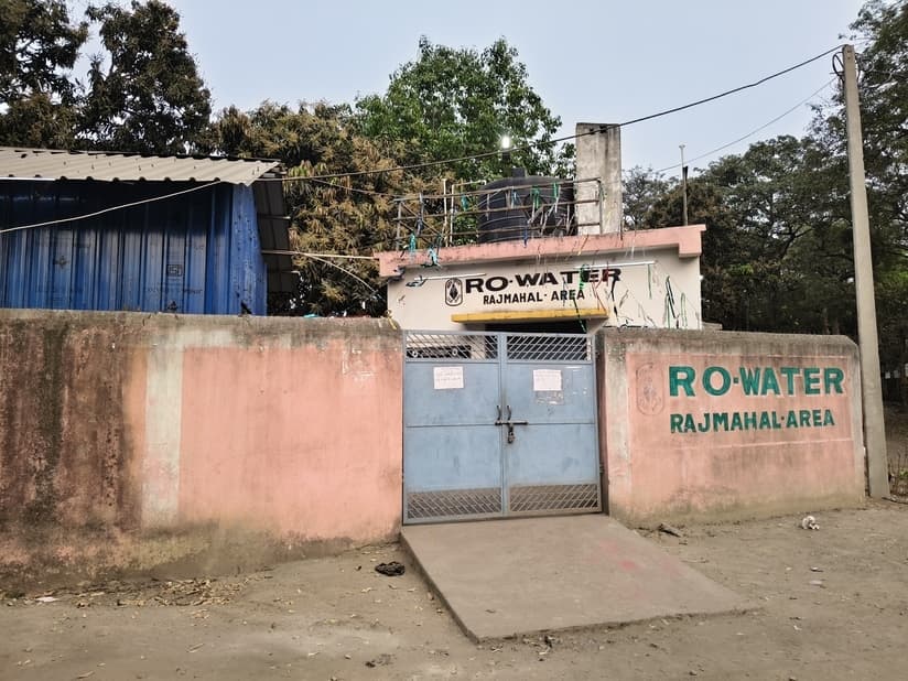 ललमटिया में आरओ वाटर प्लांट खराब, ग्रामीण परेशान