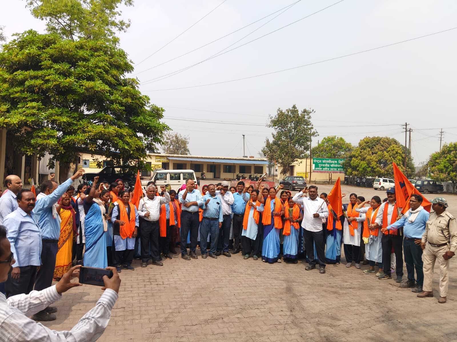 पुरनाडीह परियोजना में महिला सम्मान दिवस मना