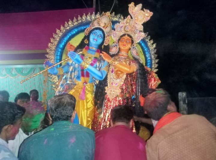 विष्णुपुर में श्रद्धालुओं ने नम आंखों से की प्रतिमा विसर्जित
