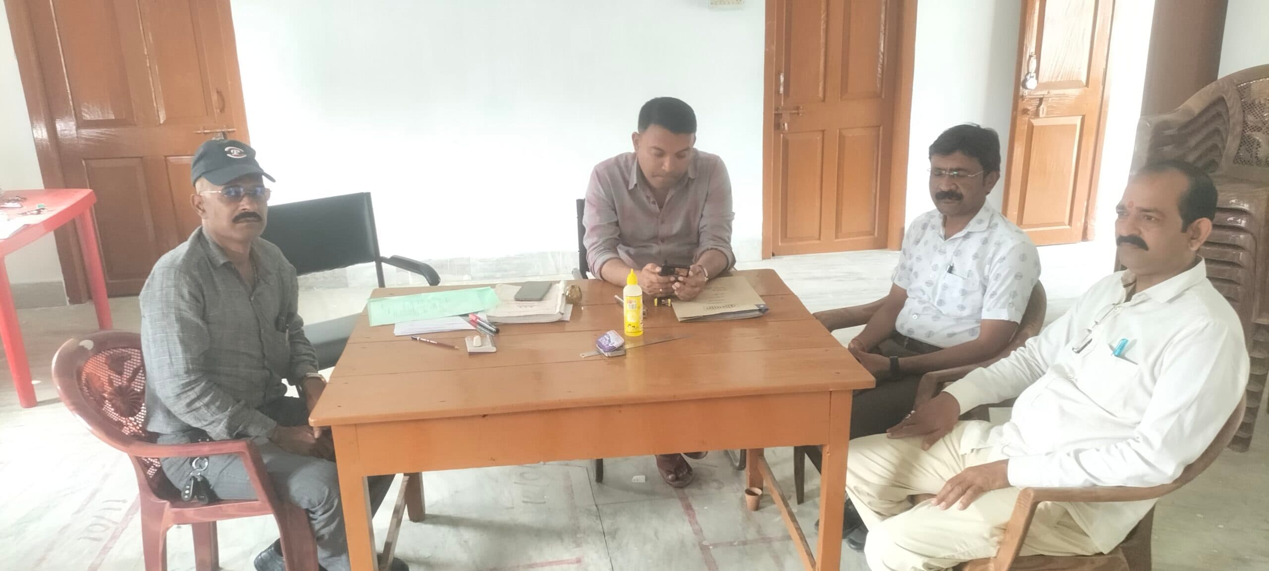 प्रत्याशियों के बीच चुनाव चिह्न आवंटित