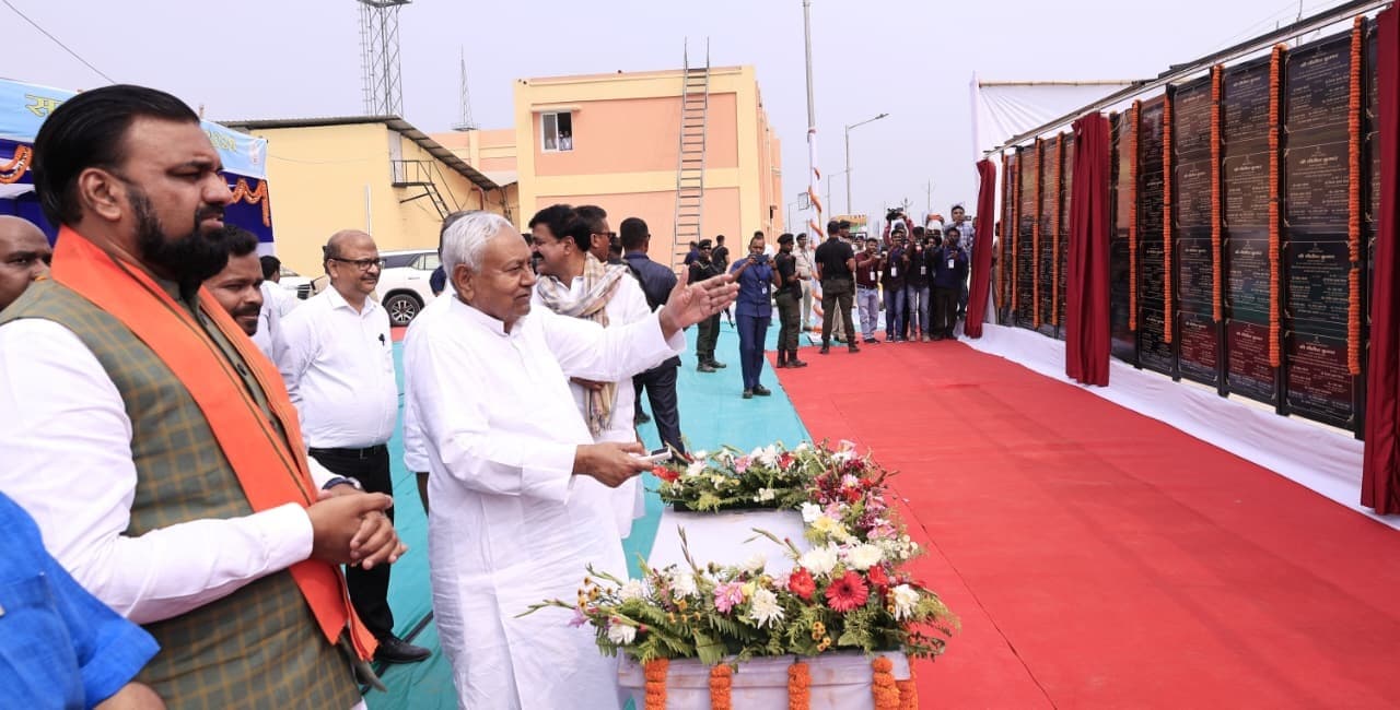 मुख्यमंत्री ने 235 करोड़ की योजनाओं का दिया उपहार