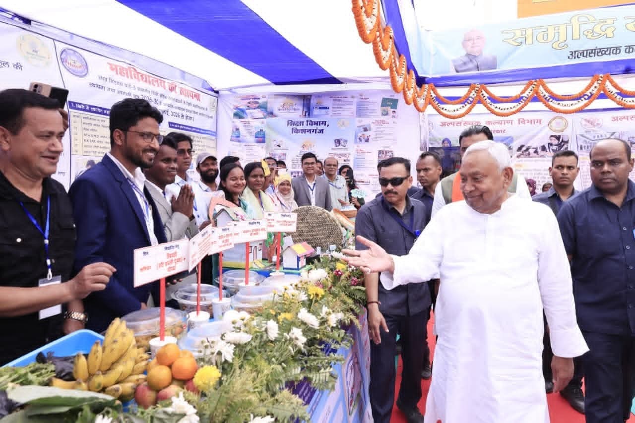 शिक्षा विभाग के स्टॉल पर मुख्यमंत्री ने ली मध्याह्न भोजन की जानकारी, निपुण बिहार व मॉडल स्कूल का हुआ प्रदर्शन