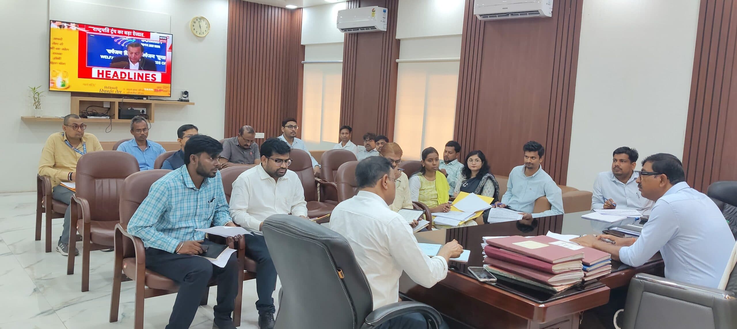 किसानों को मिलने वाली सुविधाओं में कोई कमी न रहे : डीएम