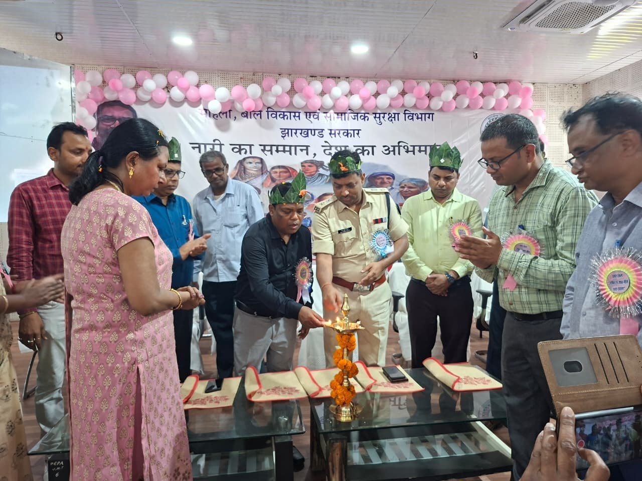 महिलाएं समाज व देश के विकास में दें अपना योगदान : एसपी