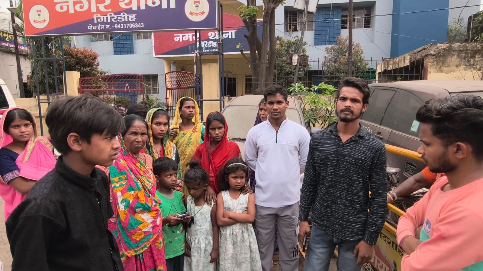 Giridih News :नगर थाना पहुंचे अजय के परिजन, न्याय की गुहार