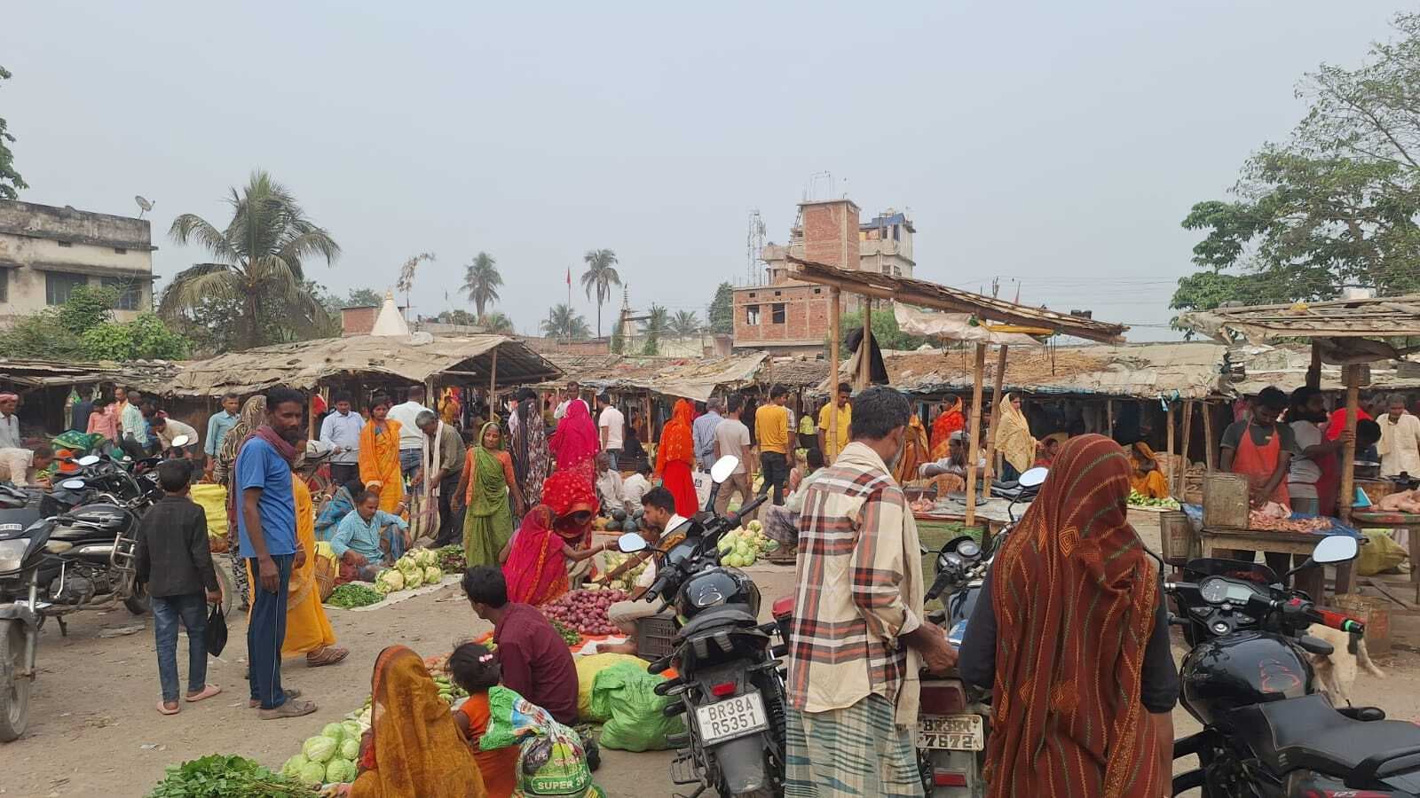 कुर्साकांटा हाट में चापाकल नहीं रहने से परेशानी