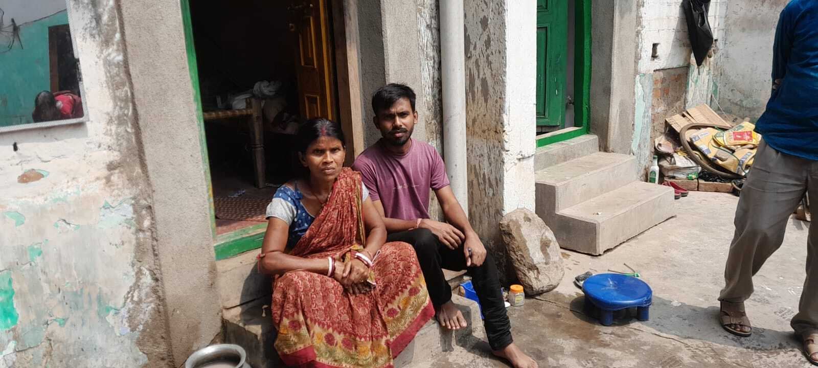 Seraikela Kharsawan News : आखिरी बार पत्नी से की थी बात, घर लौटने पर समिति का कर्ज चुका दूंगा