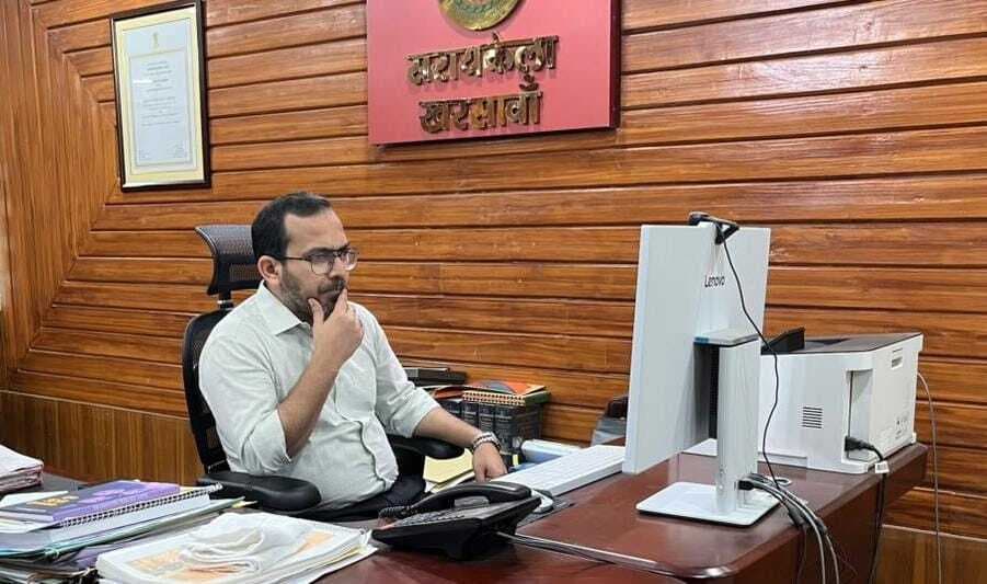 Seraikela Kharsawan News : अवैध खनन पर प्रशासन का शिकंजा, 24 वाहन जब्त