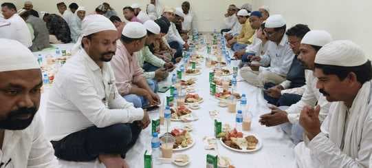 रोजेदारों ने दुआ के साथ खोला रोजा, एकता और भाईचारे का संदेश