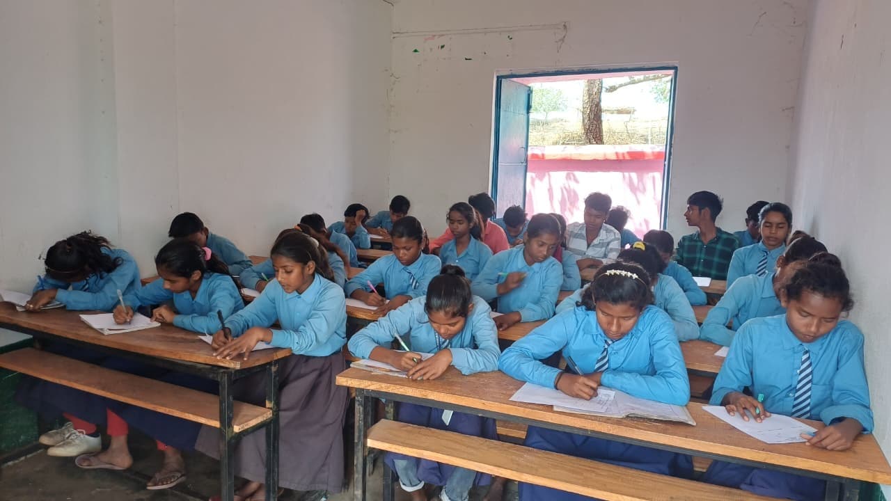 जिले के प्रारंभिक व मध्य विद्यालयों में वार्षिक मूल्यांकन परीक्षा शुरू