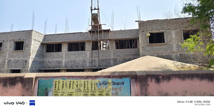 ग्रामीणों ने स्कूल भवन का निर्माण रोका