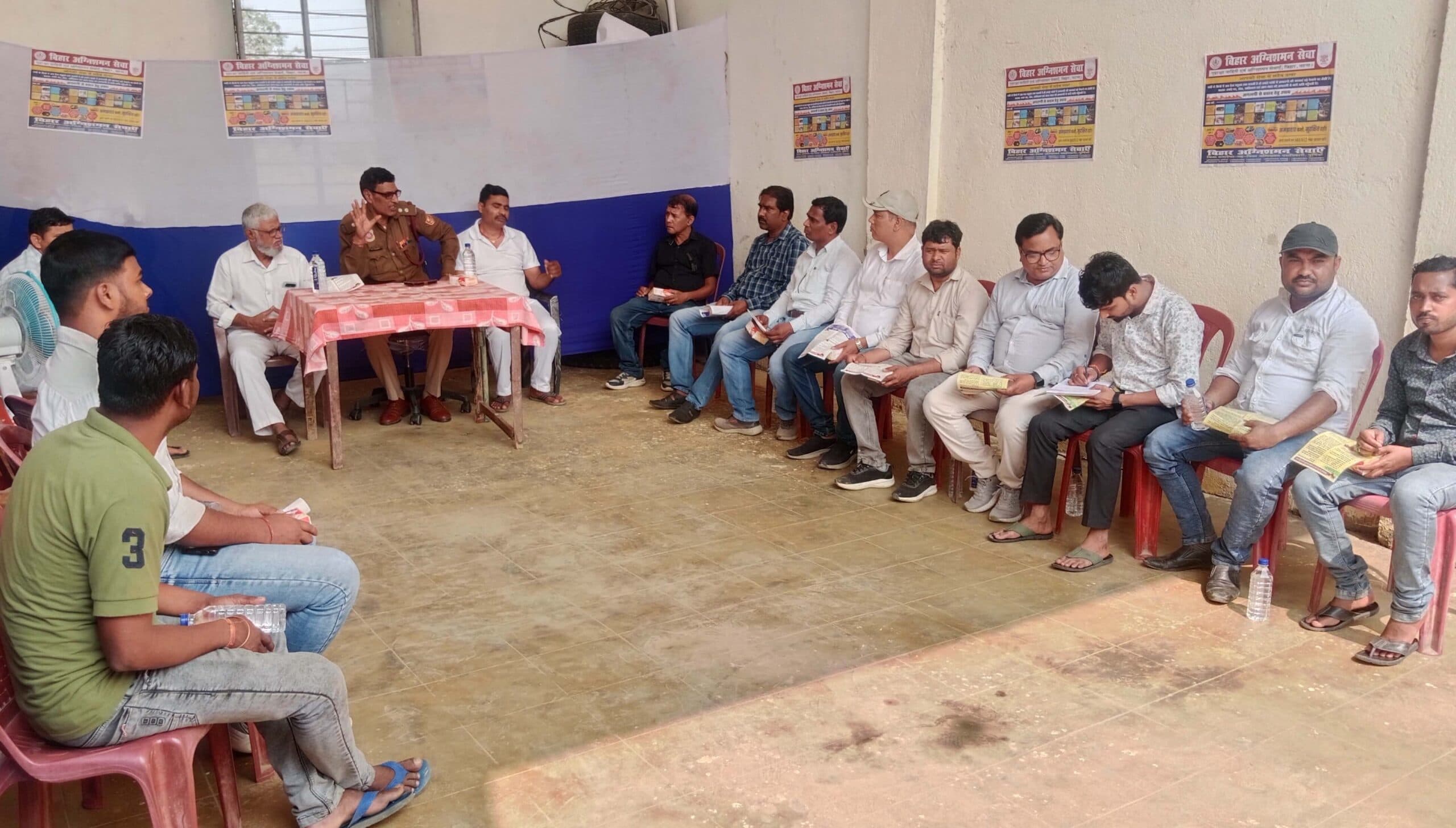 खाना बनाते वक्त आग से बचाव को पास में रखें बाल्टी में पानी