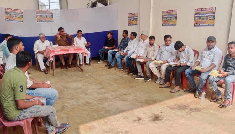 खाना बनाते वक्त आग से बचाव को पास में रखें बाल्टी में पानी