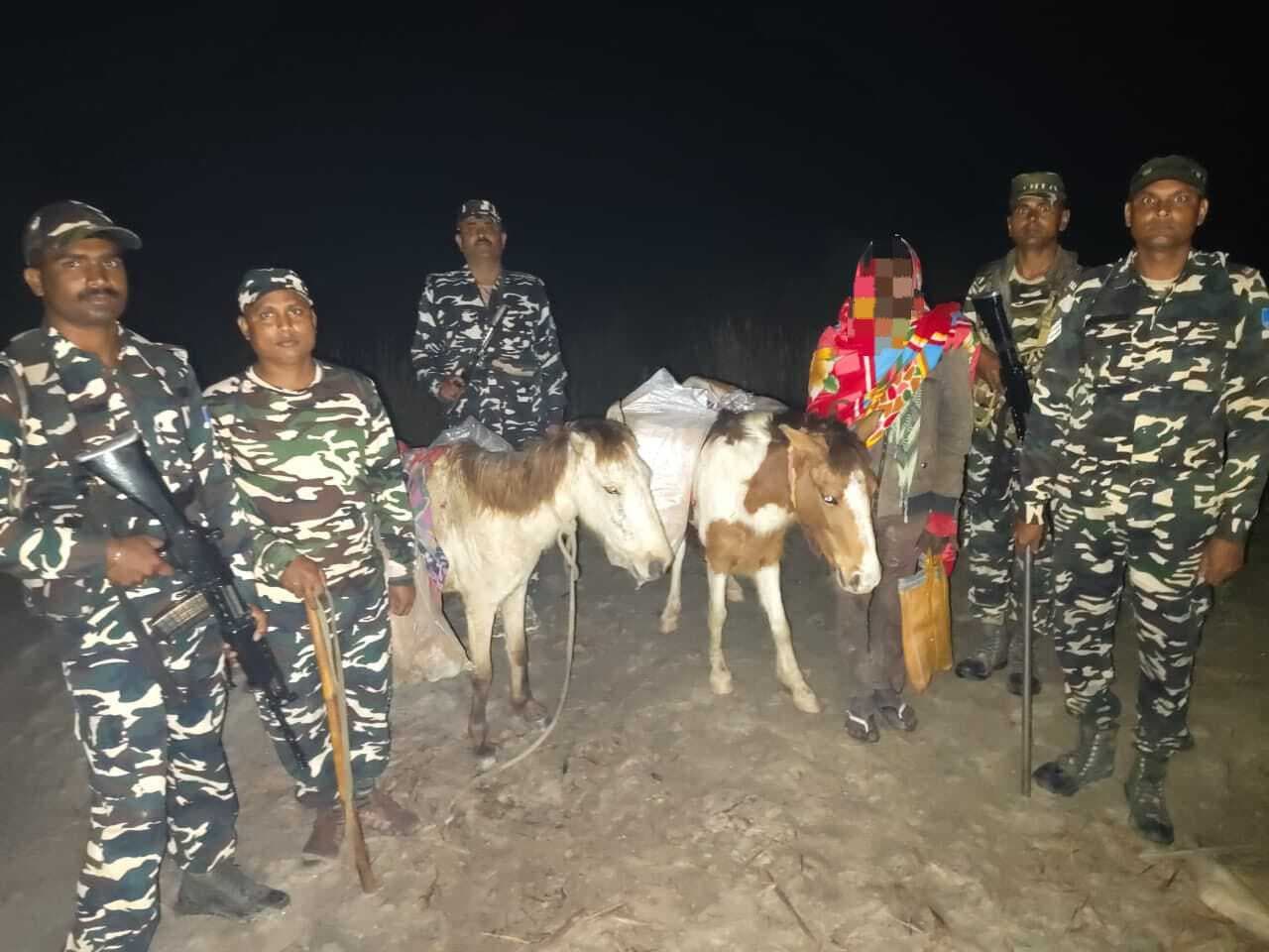 नेपाल से खच्चरों पर लादकर लाई जा रही 108 लीटर नेपाली शराब जब्त, तस्कर गिरफ्तार