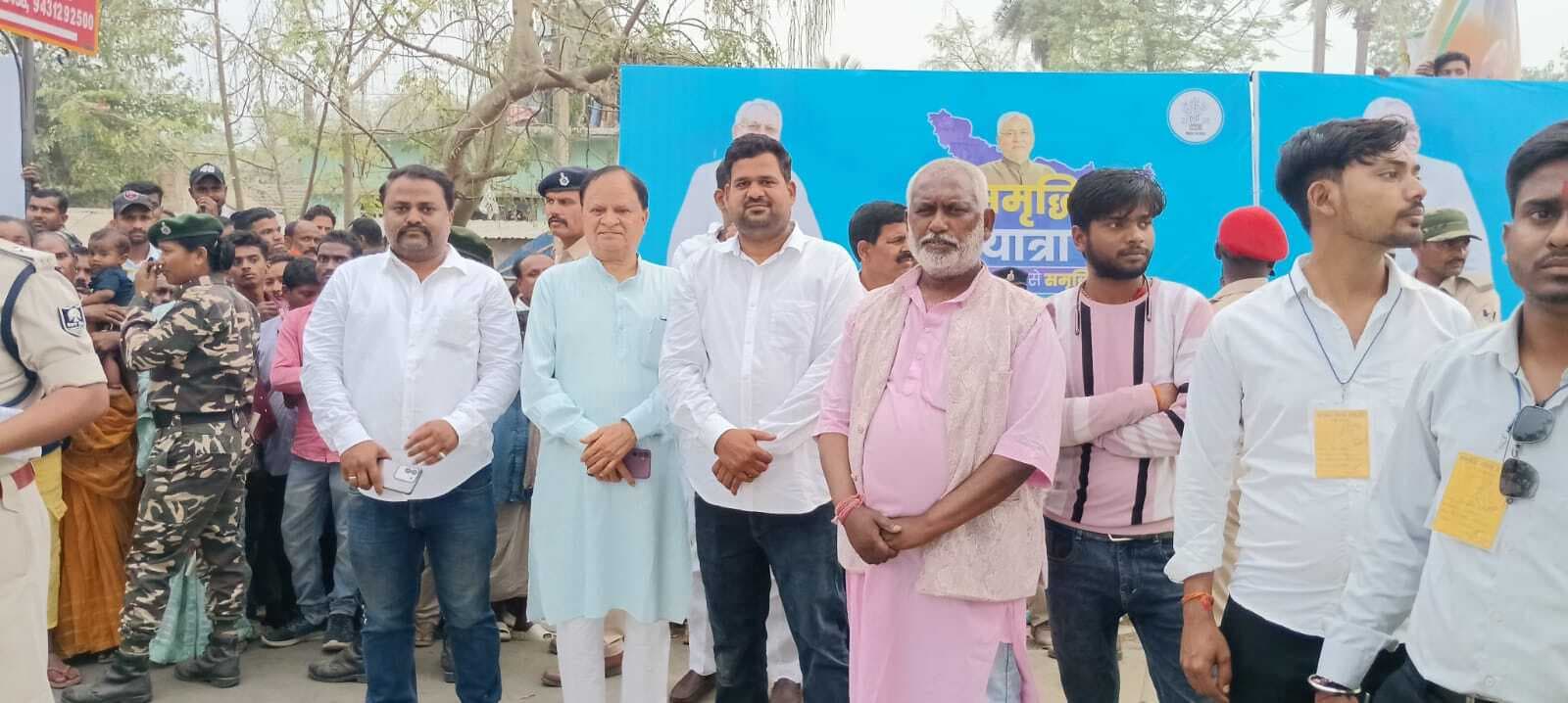 मुख्यमंत्री के आगमन पर एनडीए कार्यकर्ताओं की उमड़ी भीड़