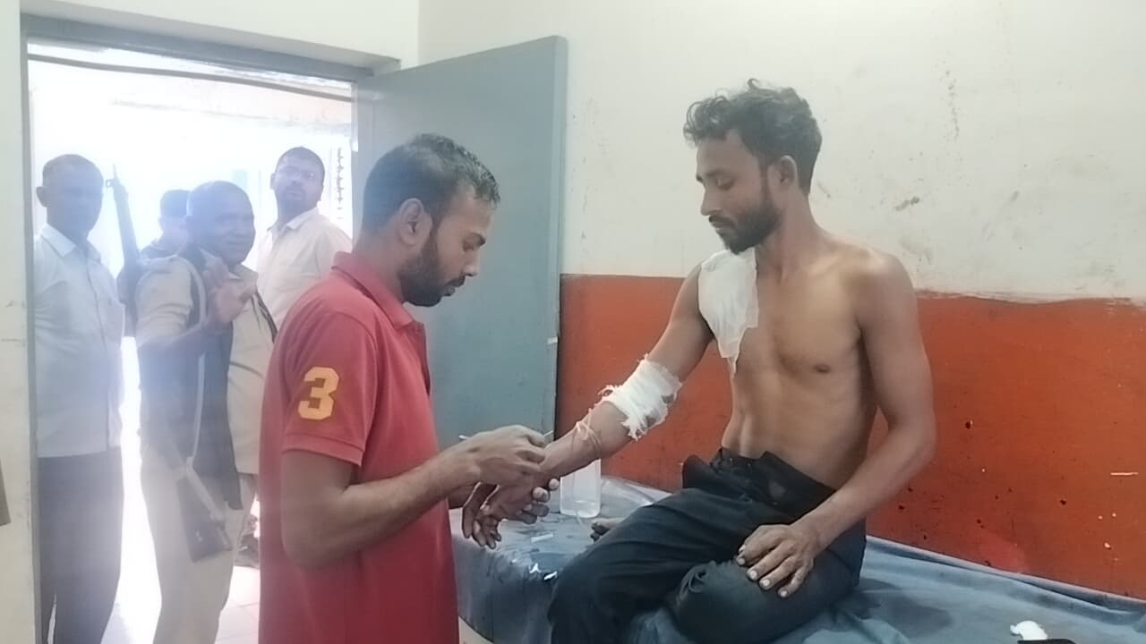 उधार मांगने पर दुकानदार ने युवक को पीटकर किया जख्मी