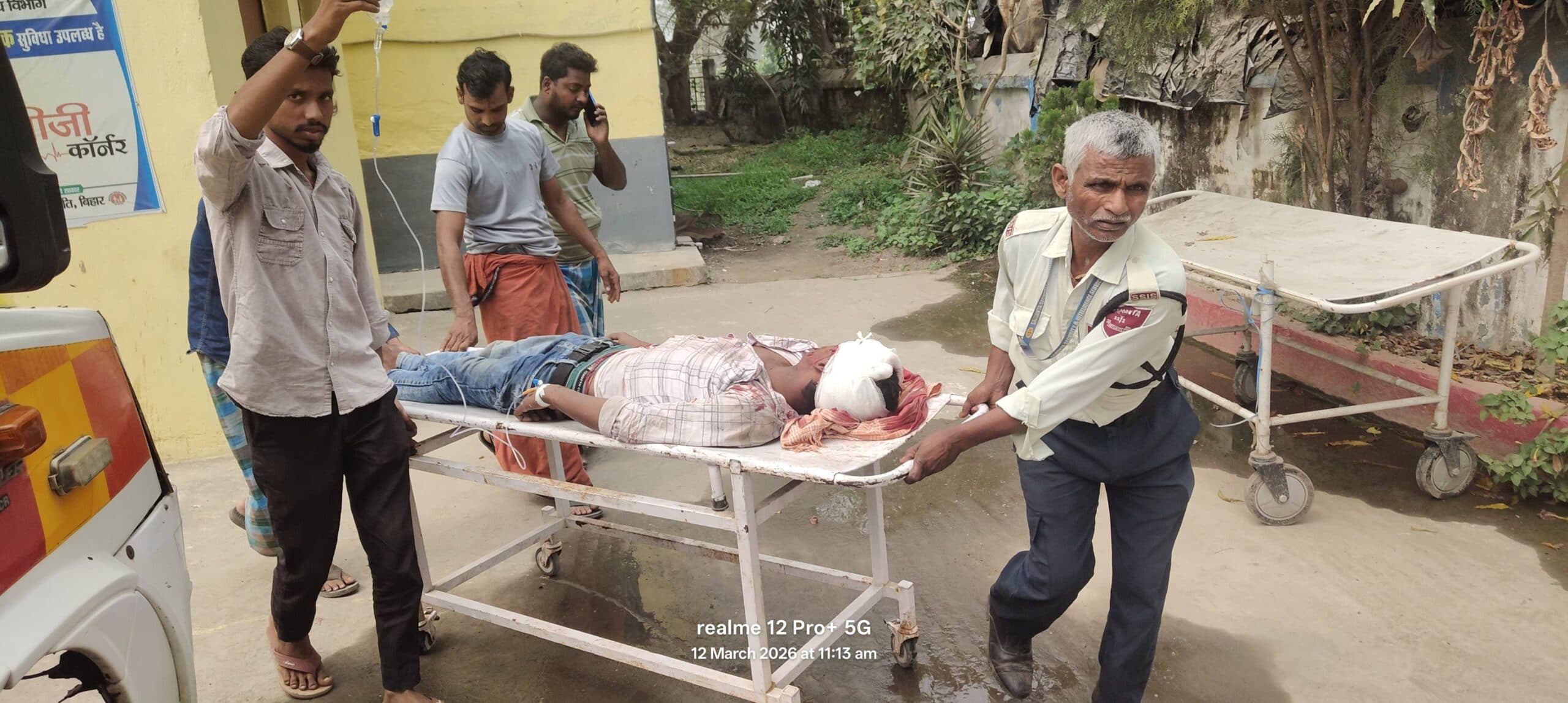 दूध वाहन से टकराकर बाइक सवार गंभीर रूप से घायल