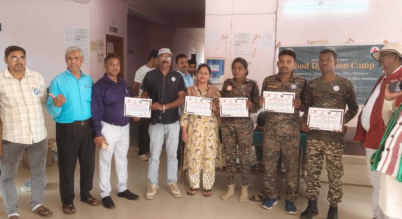 Deoghar news : रक्तदान के जरिये दूसरों को दे सकते हैं जीवनदान : एसडीओ