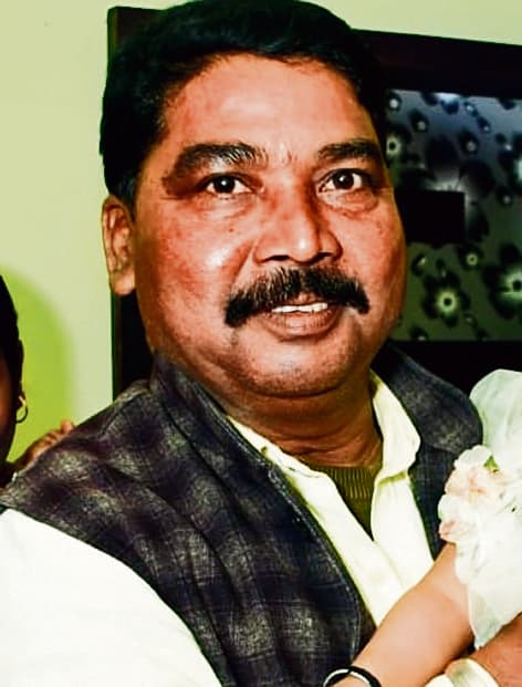 माणिकथान-बखोरी सड़क से विद्यालय प्रभारी का अपहरण, रसोइया को मारपीट कर छोड़ा