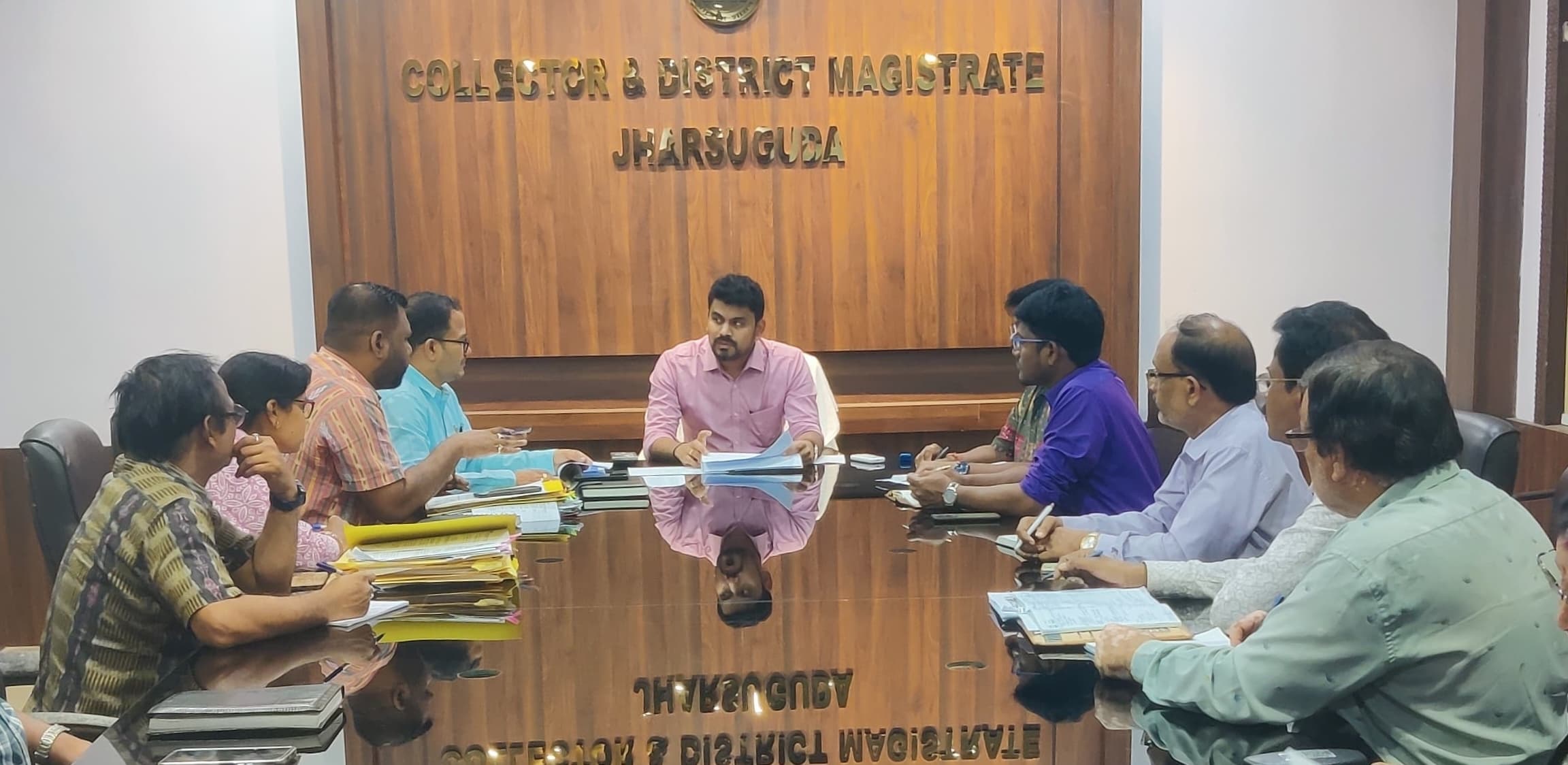 Jharsuguda News: असुरक्षित स्कूल बिल्डिंग की पहचान कर तुरंत गिरायी जाये : जिलापाल