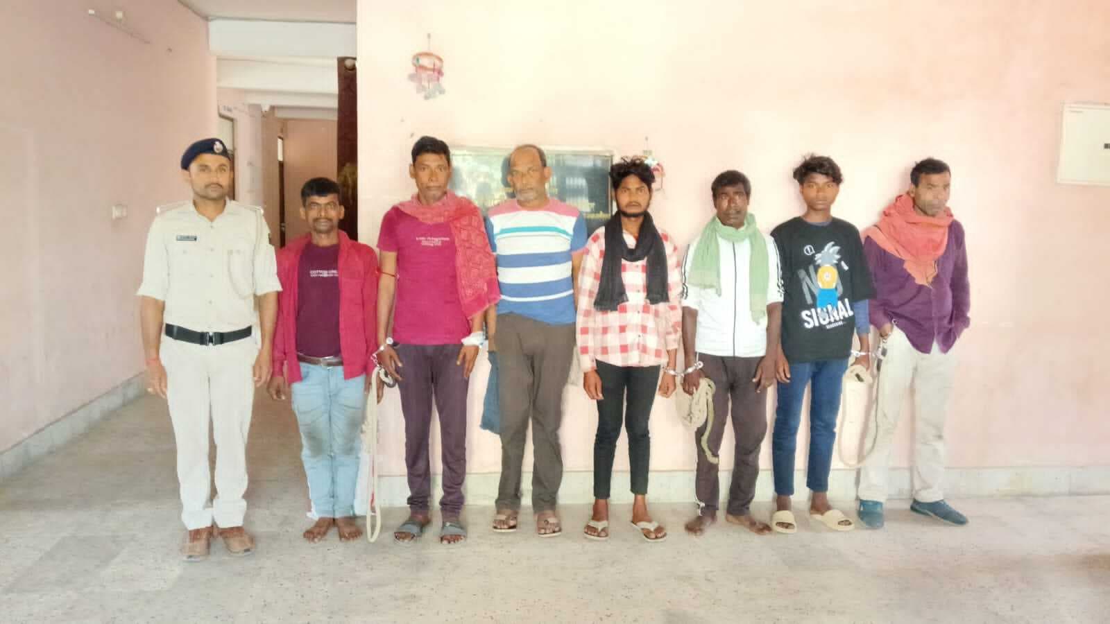 मद्य निषेध विभाग ने पांच तस्कर व छह शराबी को किया गिरफ्तार