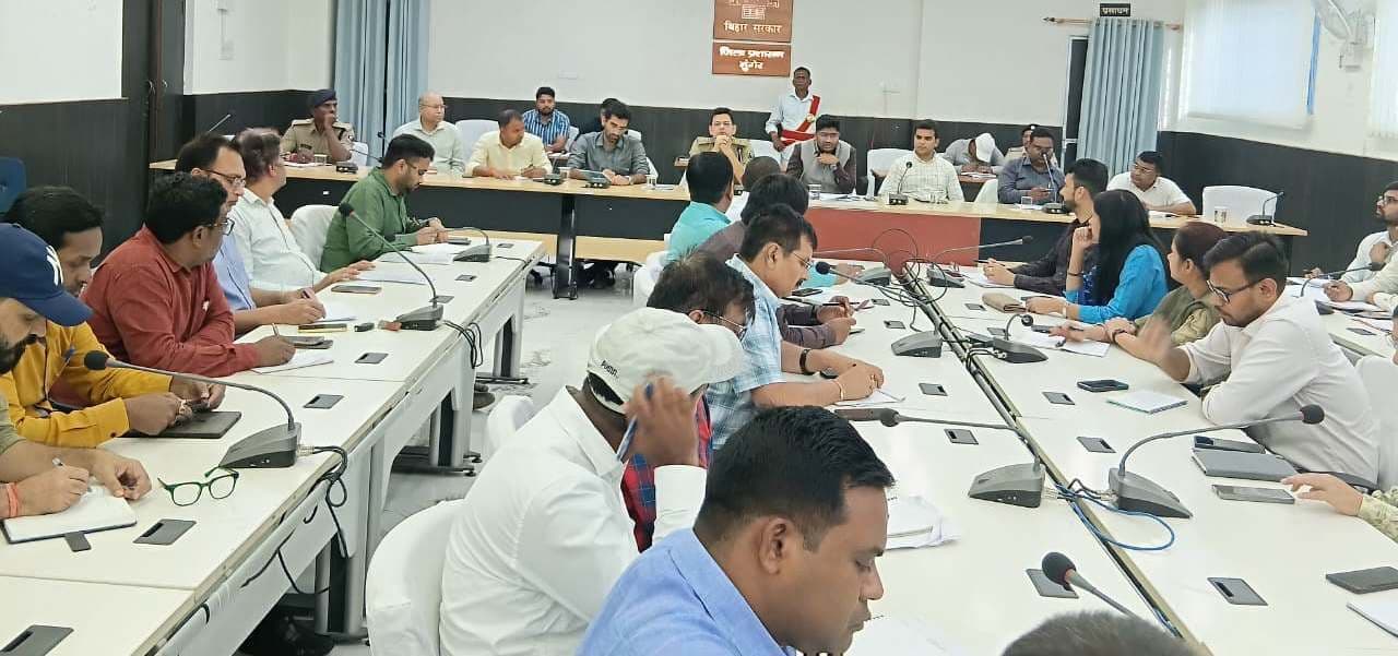 मुख्यमंत्री के संभावित समृद्धि यात्रा को लेकर एक्टिव मोड में करें कार्य : डीएम