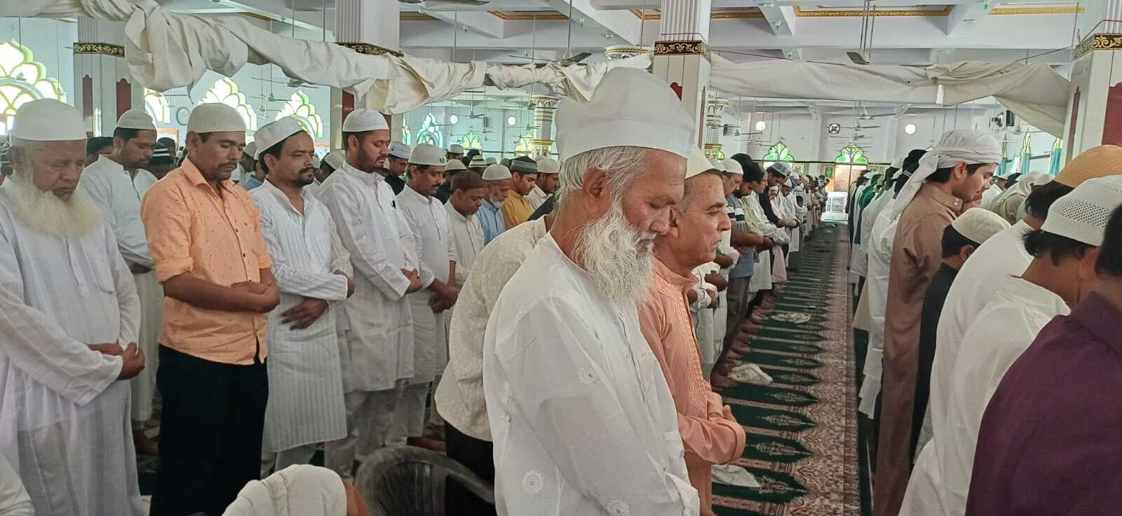 रमजान के आखिरी जुमे पर विभिन्न मस्जिदों में अकीदतमंदों ने अदा की नमाज