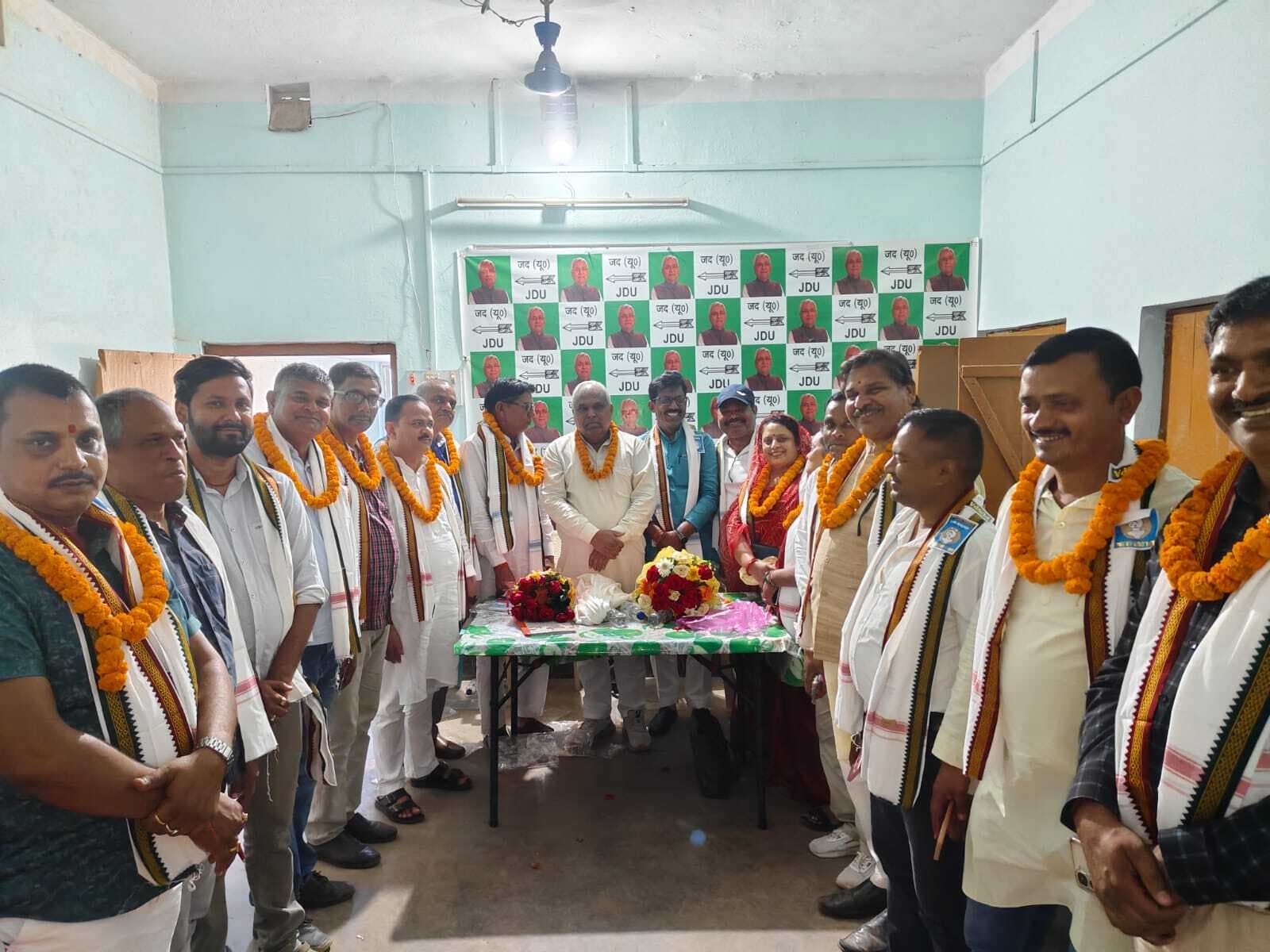 जिलाध्यक्ष ने नवनिर्वाचित प्रखंड अध्यक्षों को किया सम्मानित