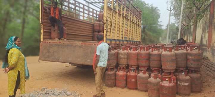 गोड्डा में ईद के मौके पर रसोई गैस की भारी किल्लत, घरों की खुशियों पर संकट